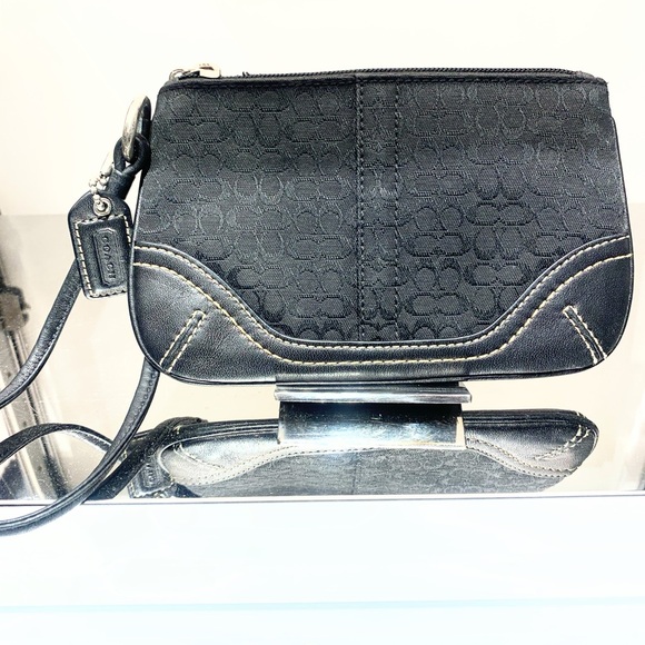 Sale $10 Coach Wristlet - Picture 1 of 10